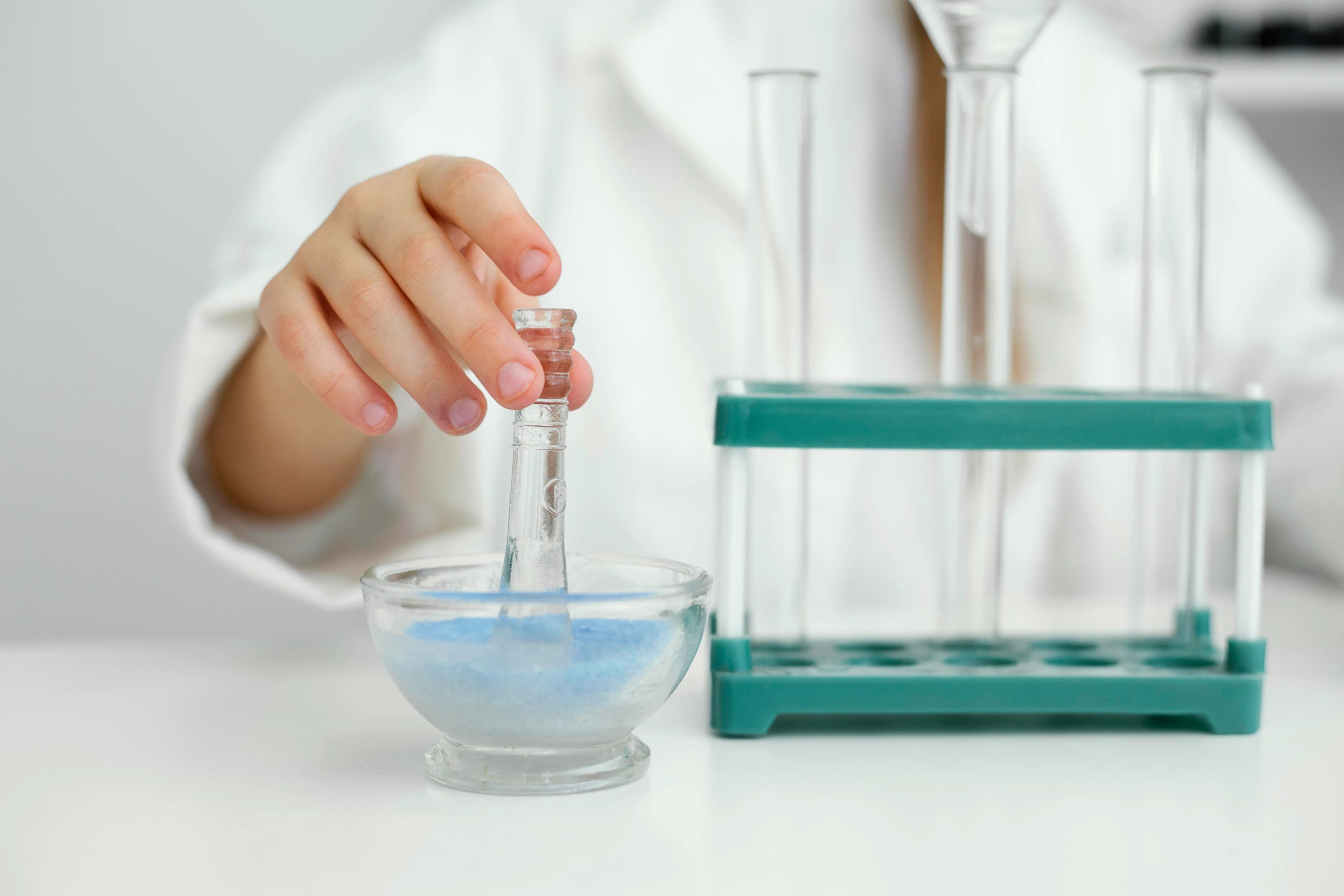 Membedah Uji Laboratorium Wajib untuk Keamanan Konsumsi Air Pegunungan